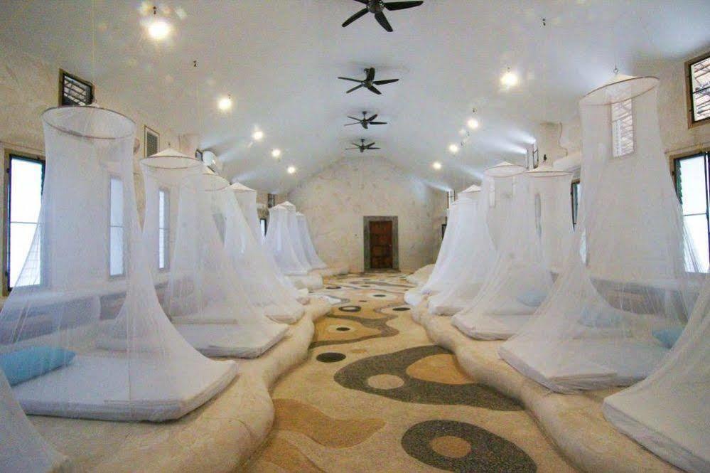 Готель Naidee Sculptured Huts Хуахін Екстер'єр фото