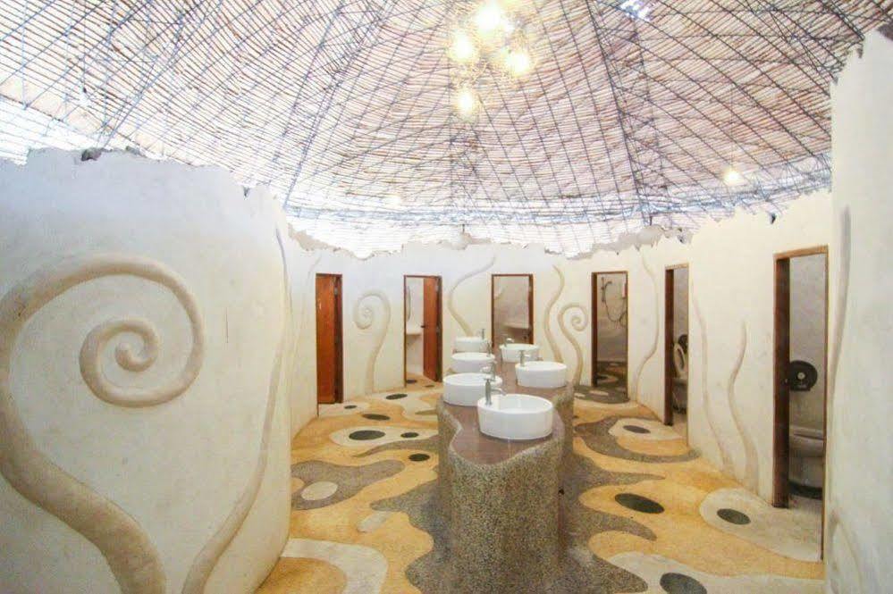 Готель Naidee Sculptured Huts Хуахін Екстер'єр фото
