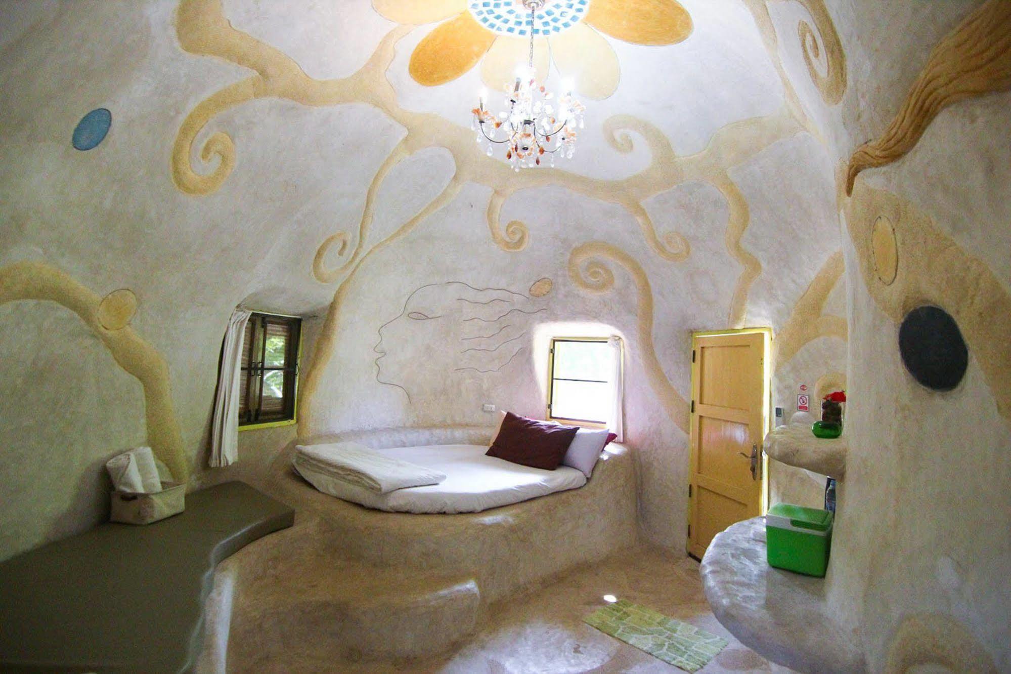 Готель Naidee Sculptured Huts Хуахін Екстер'єр фото