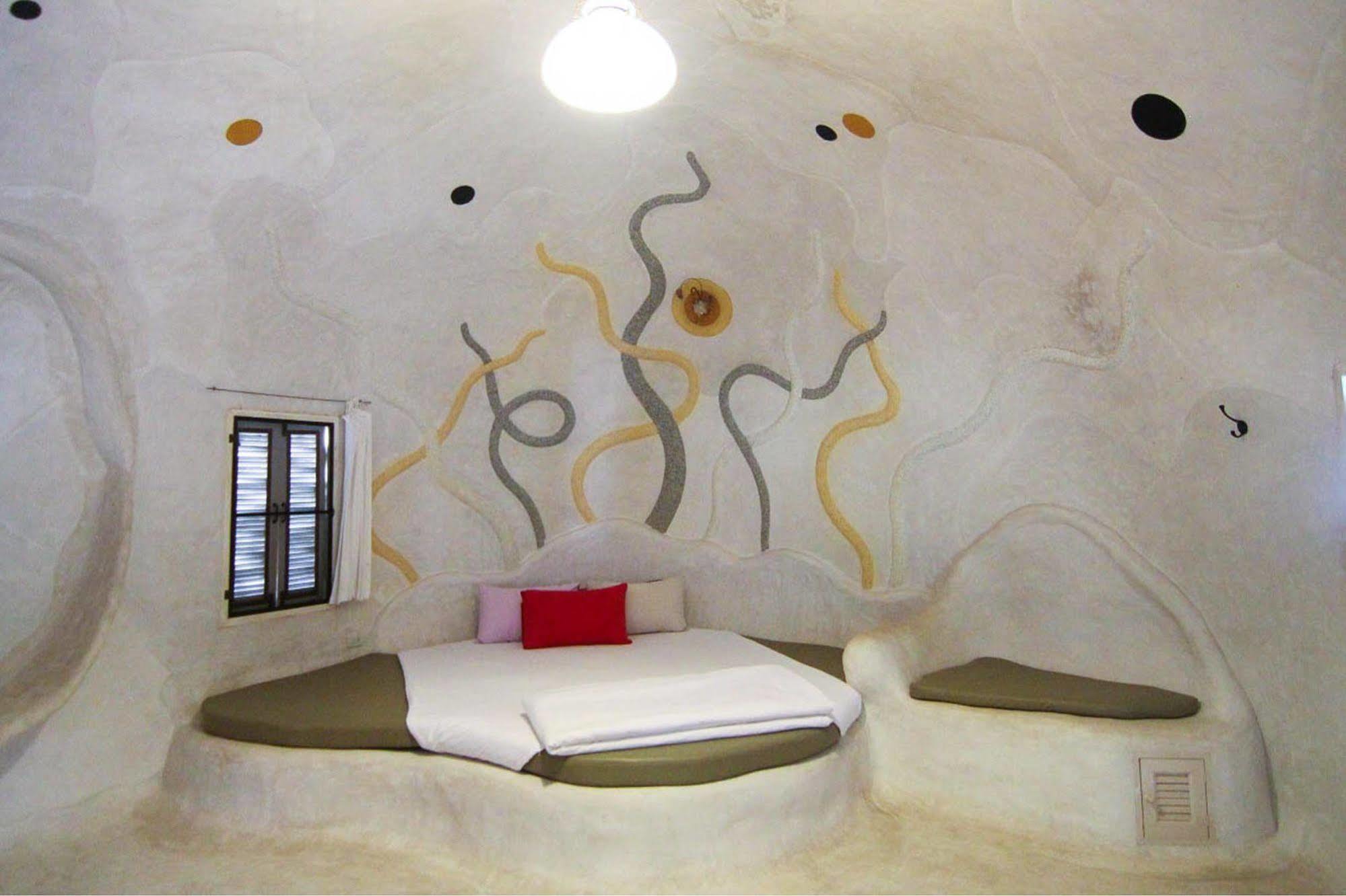 Готель Naidee Sculptured Huts Хуахін Екстер'єр фото
